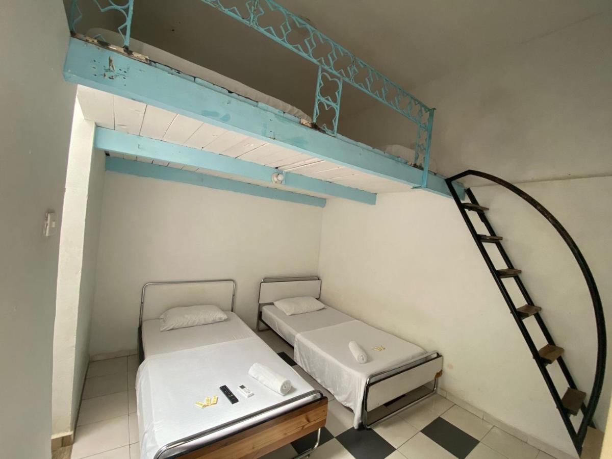 Petronio'S Hostel Калі Екстер'єр фото