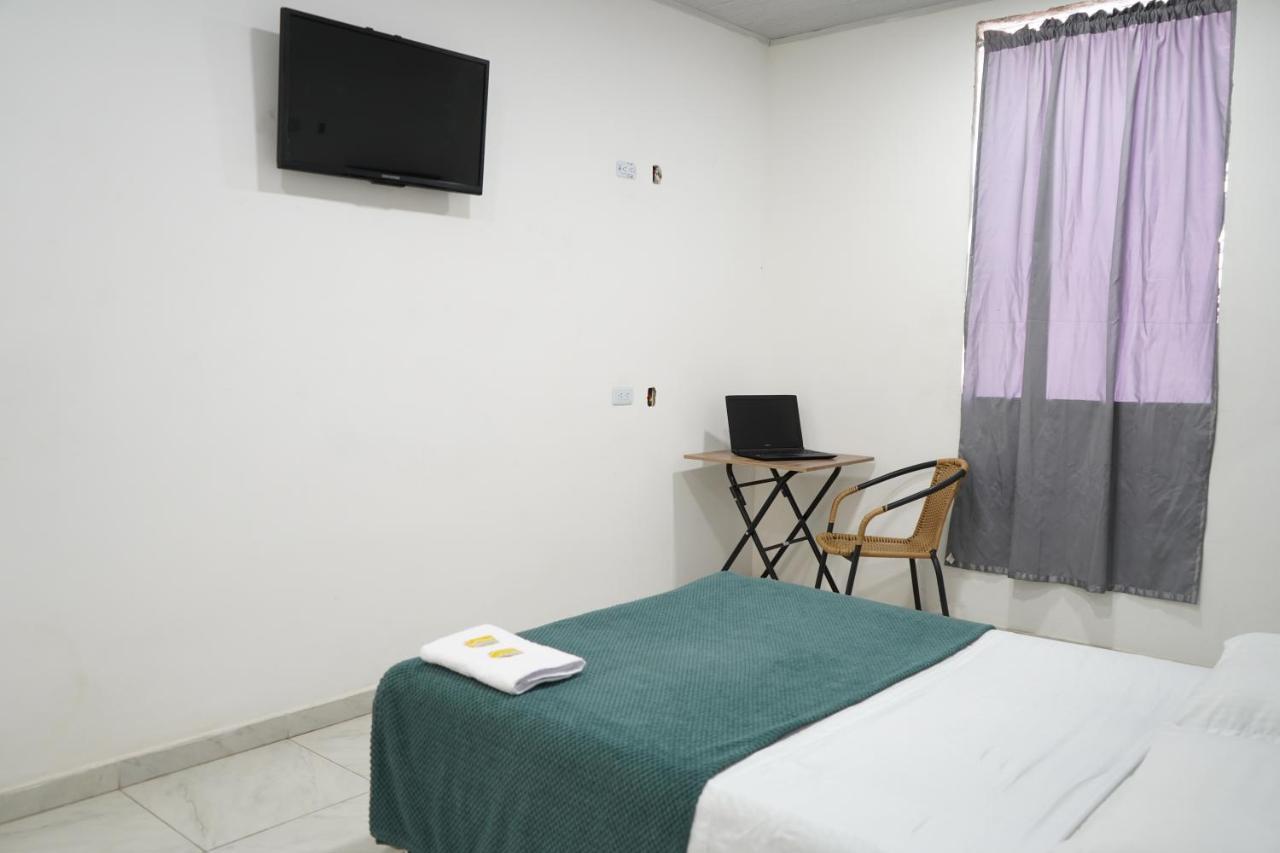Petronio'S Hostel Калі Екстер'єр фото