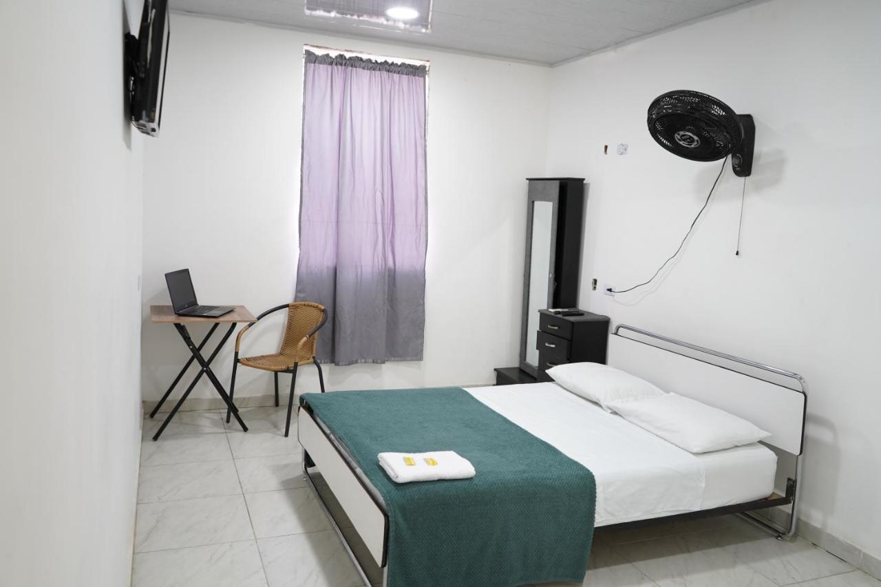 Petronio'S Hostel Калі Екстер'єр фото