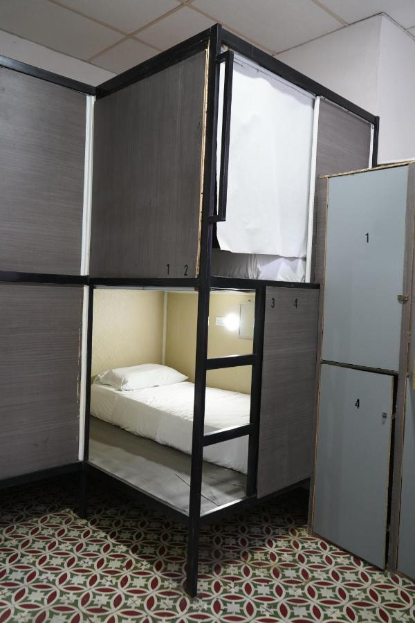 Petronio'S Hostel Калі Екстер'єр фото